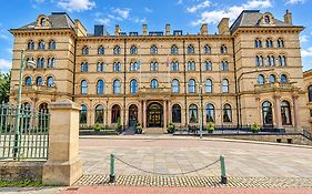 The Victoria Hotel, Bradford By Sunday